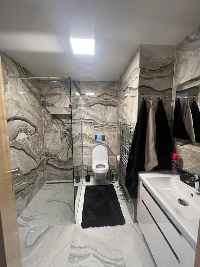 Luxusni Apartman Grand V Centru Harrachova Se Soukromou Mega Terasou, S Privatnim Parkovanim Zdarma, S Moznosti Dobijeni Wallbox Ev A Vyhledem Na Harrachovsky Kostelicek Buitenkant foto