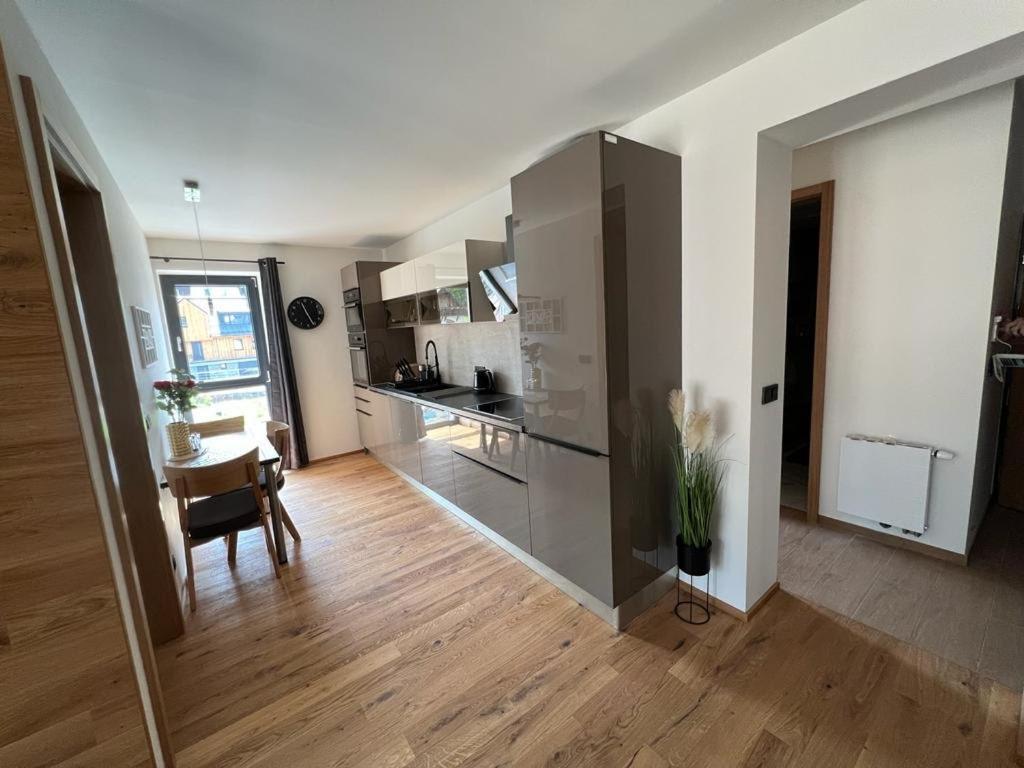 Luxusni Apartman Grand V Centru Harrachova Se Soukromou Mega Terasou, S Privatnim Parkovanim Zdarma, S Moznosti Dobijeni Wallbox Ev A Vyhledem Na Harrachovsky Kostelicek Buitenkant foto