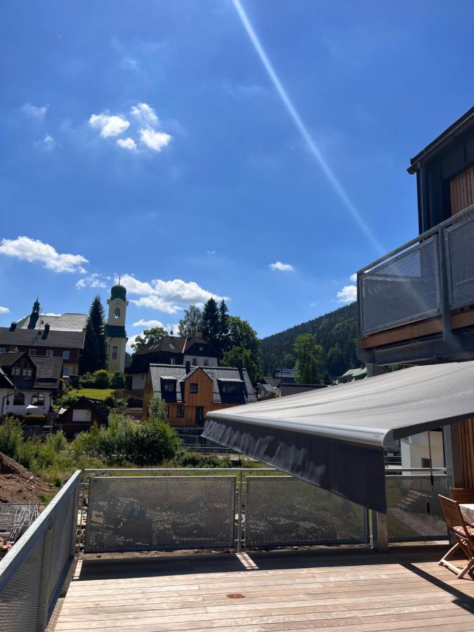 Luxusni Apartman Grand V Centru Harrachova Se Soukromou Mega Terasou, S Privatnim Parkovanim Zdarma, S Moznosti Dobijeni Wallbox Ev A Vyhledem Na Harrachovsky Kostelicek Buitenkant foto