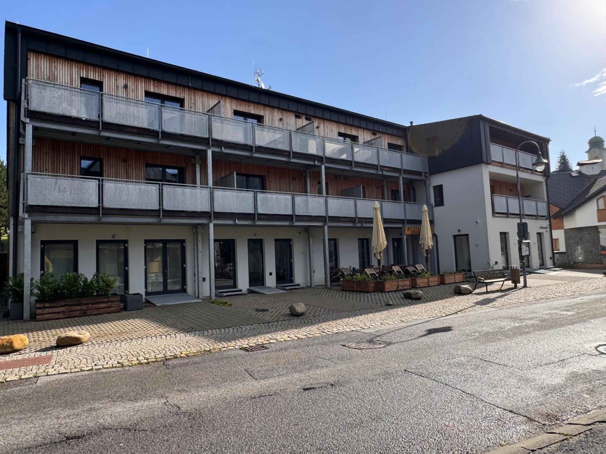 Luxusni Apartman Grand V Centru Harrachova Se Soukromou Mega Terasou, S Privatnim Parkovanim Zdarma, S Moznosti Dobijeni Wallbox Ev A Vyhledem Na Harrachovsky Kostelicek Buitenkant foto